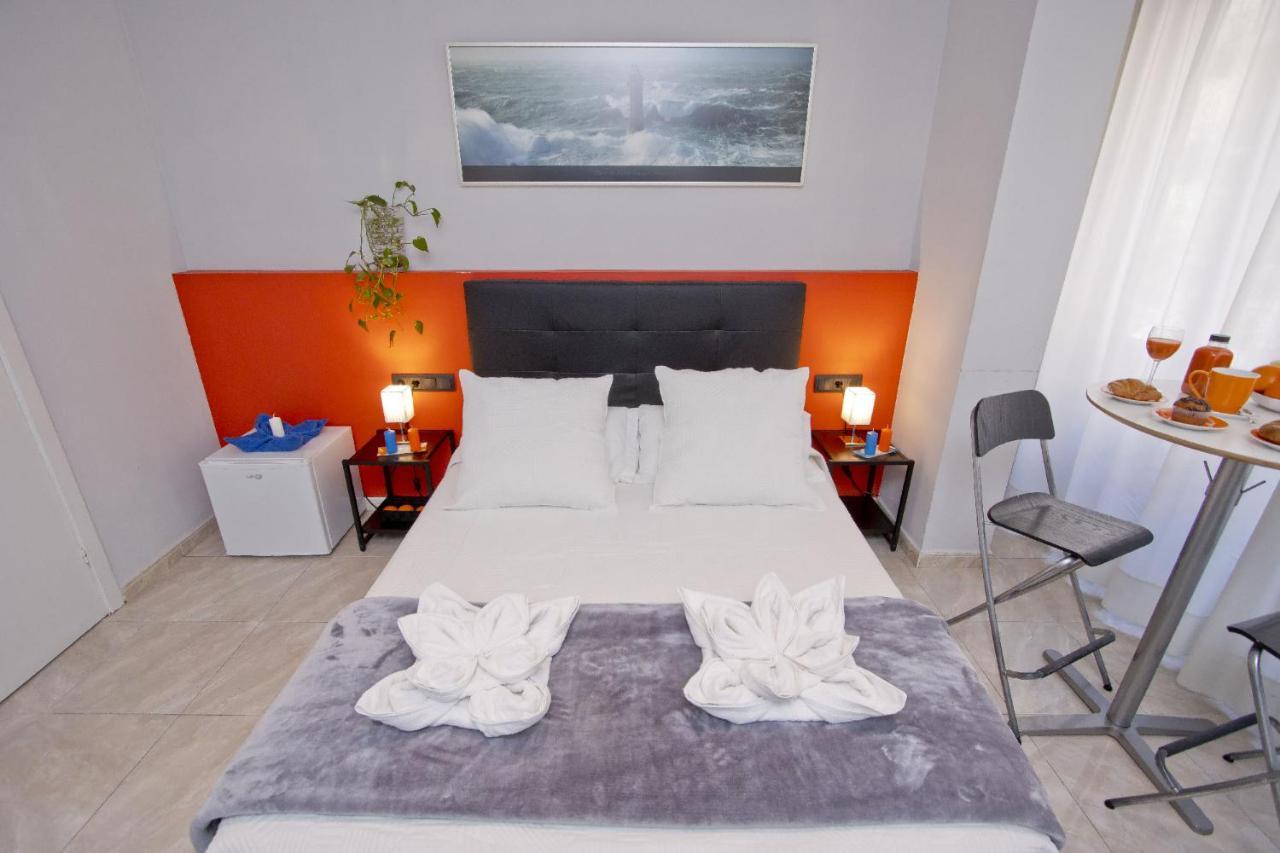 Barcelona City Centre Hostal — Photos 2